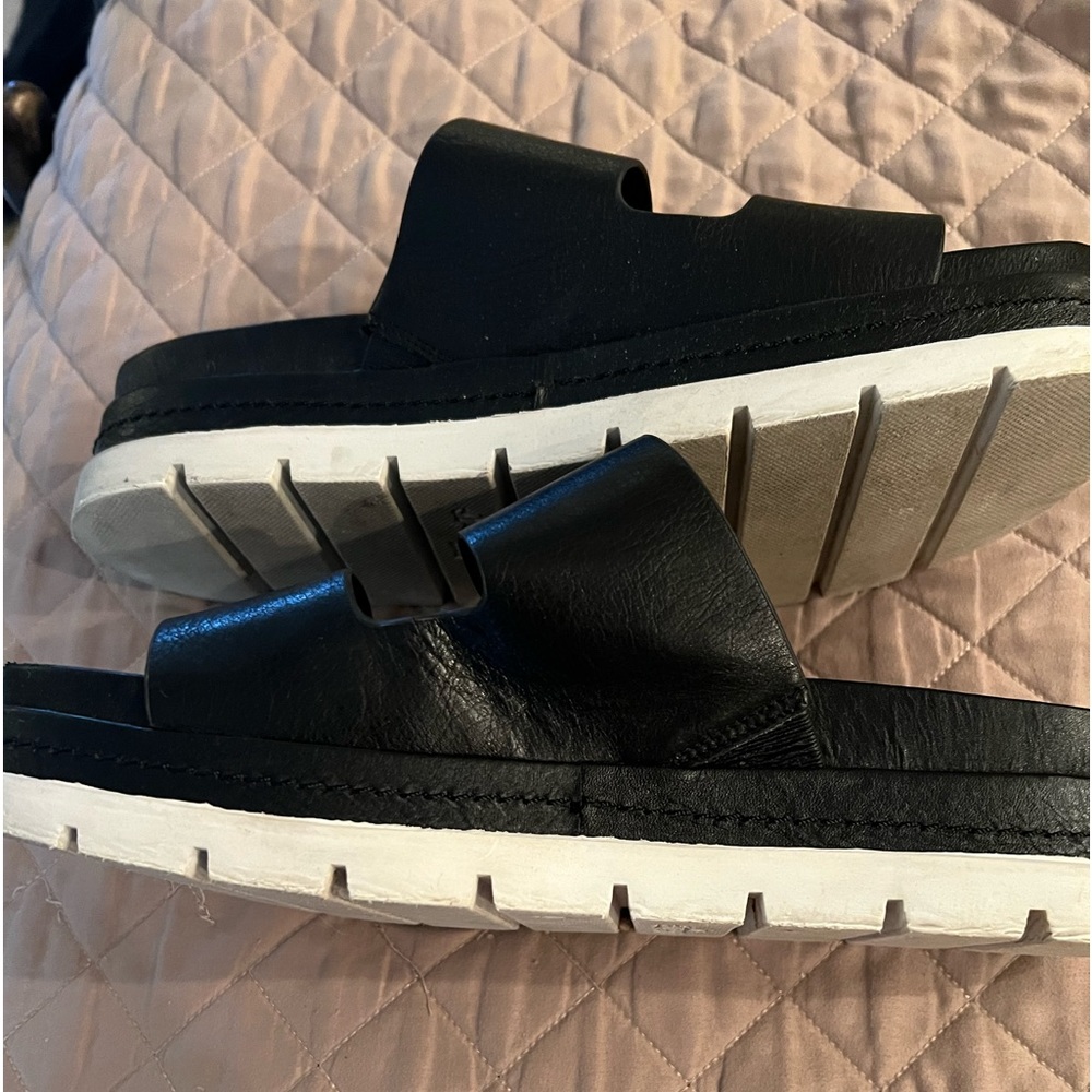 Size 10 J/Slides Black